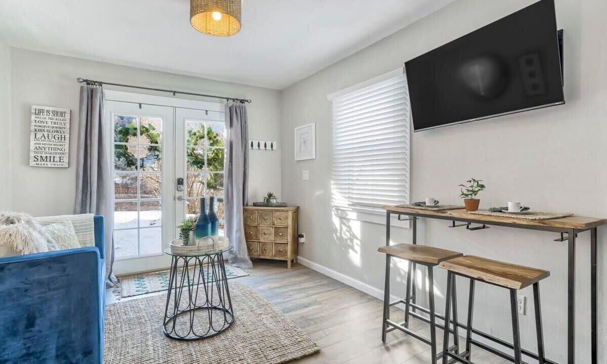 Photo of Livingroom in Manitou Springs Historic District