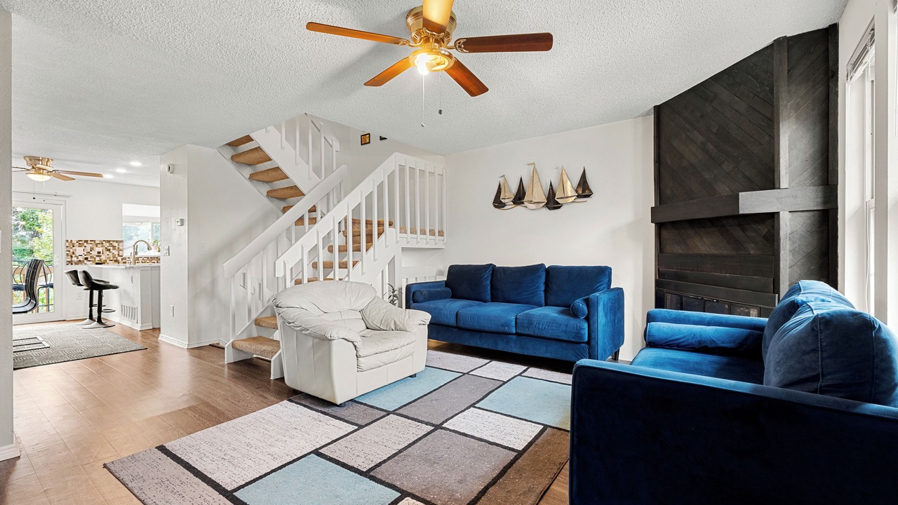Photo of Livingroom in Prides Crossing