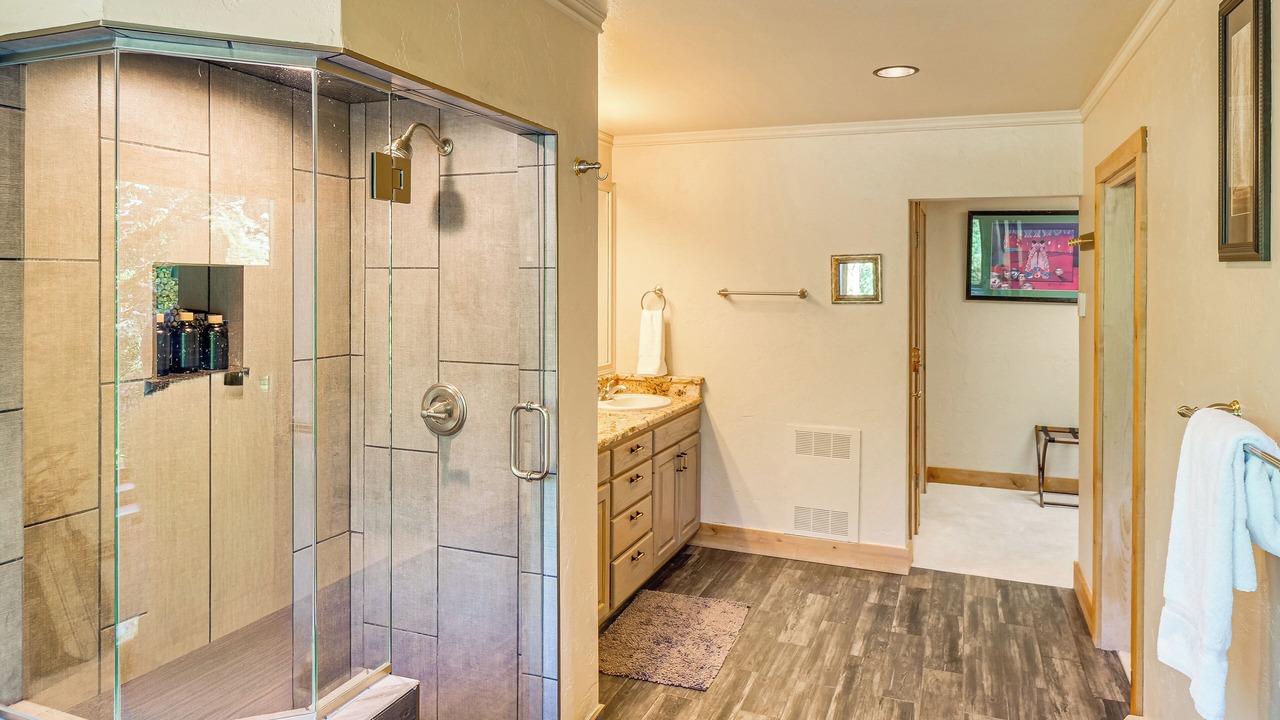 Photo of Bathroom in Warrior's Mark West