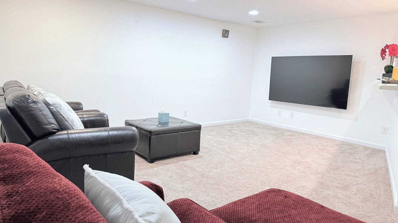 Photo of Livingroom in Glenwood Grove - North Iris