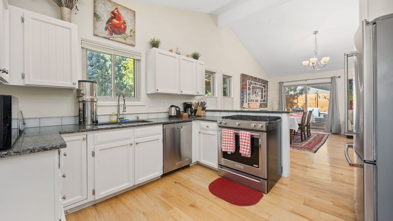 Photo of Kitchen in Glenwood Grove - North Iris