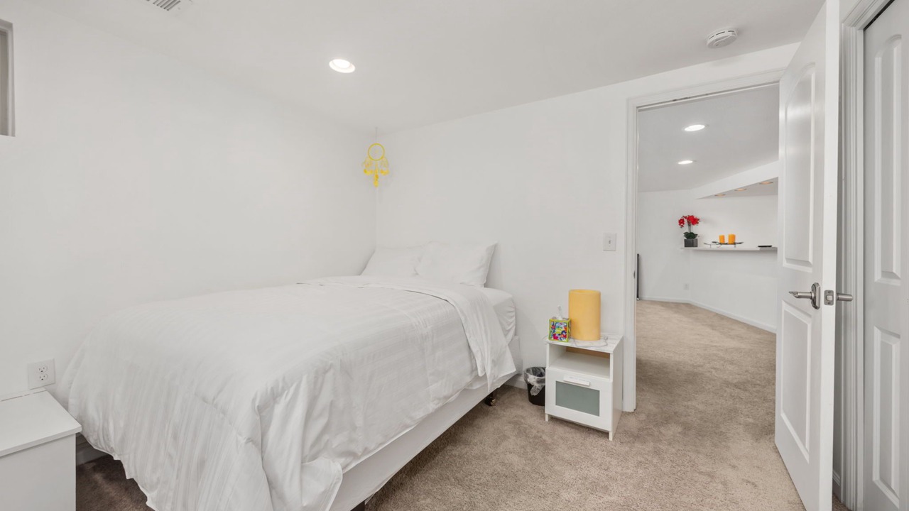 Photo of Bedroom in Glenwood Grove - North Iris