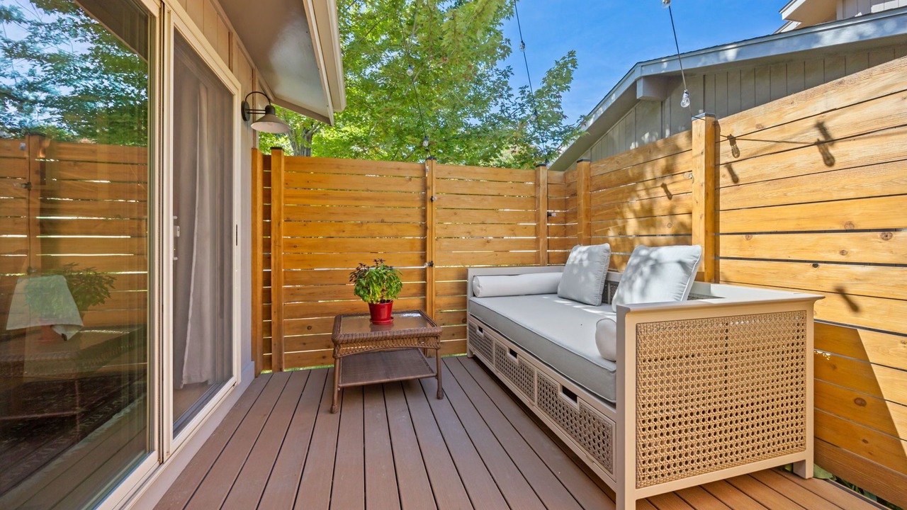 Photo of Patio Balcony in Glenwood Grove - North Iris