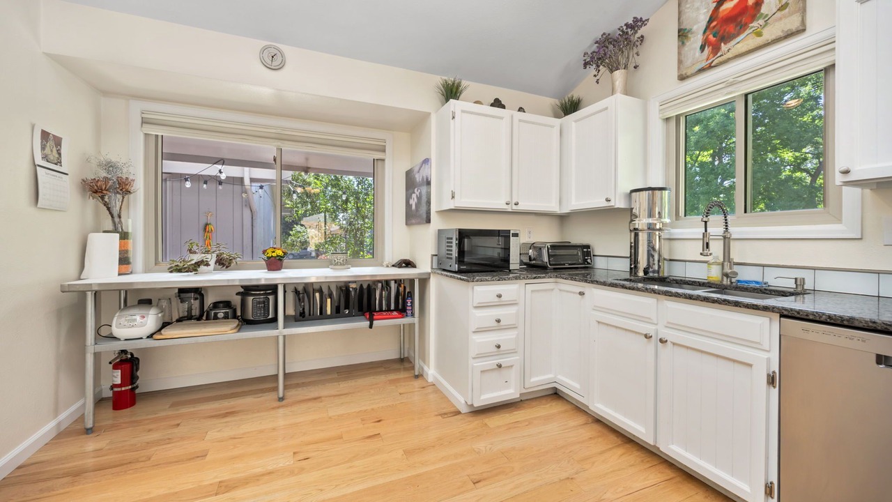 Photo of Kitchen in Glenwood Grove - North Iris