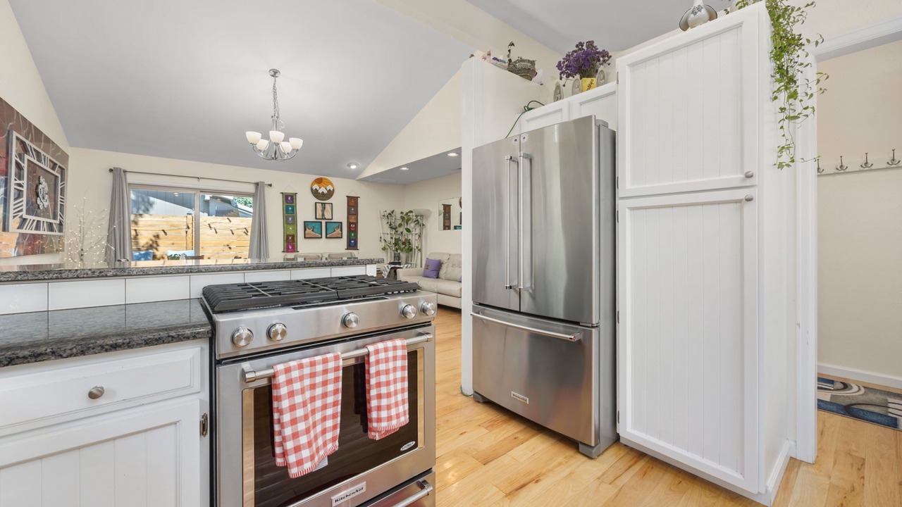 Photo of Kitchen in Glenwood Grove - North Iris
