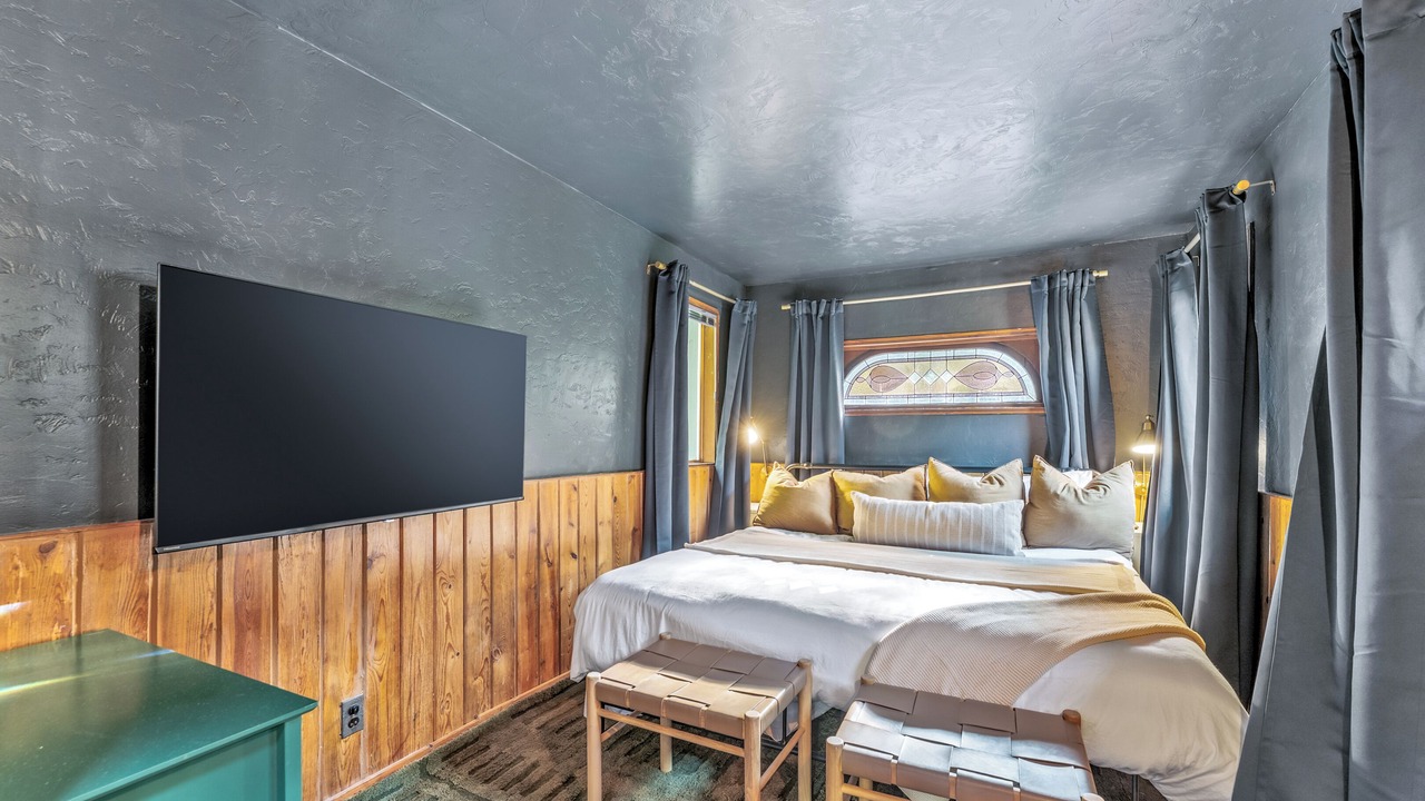 Photo of Bedroom in Jamestown