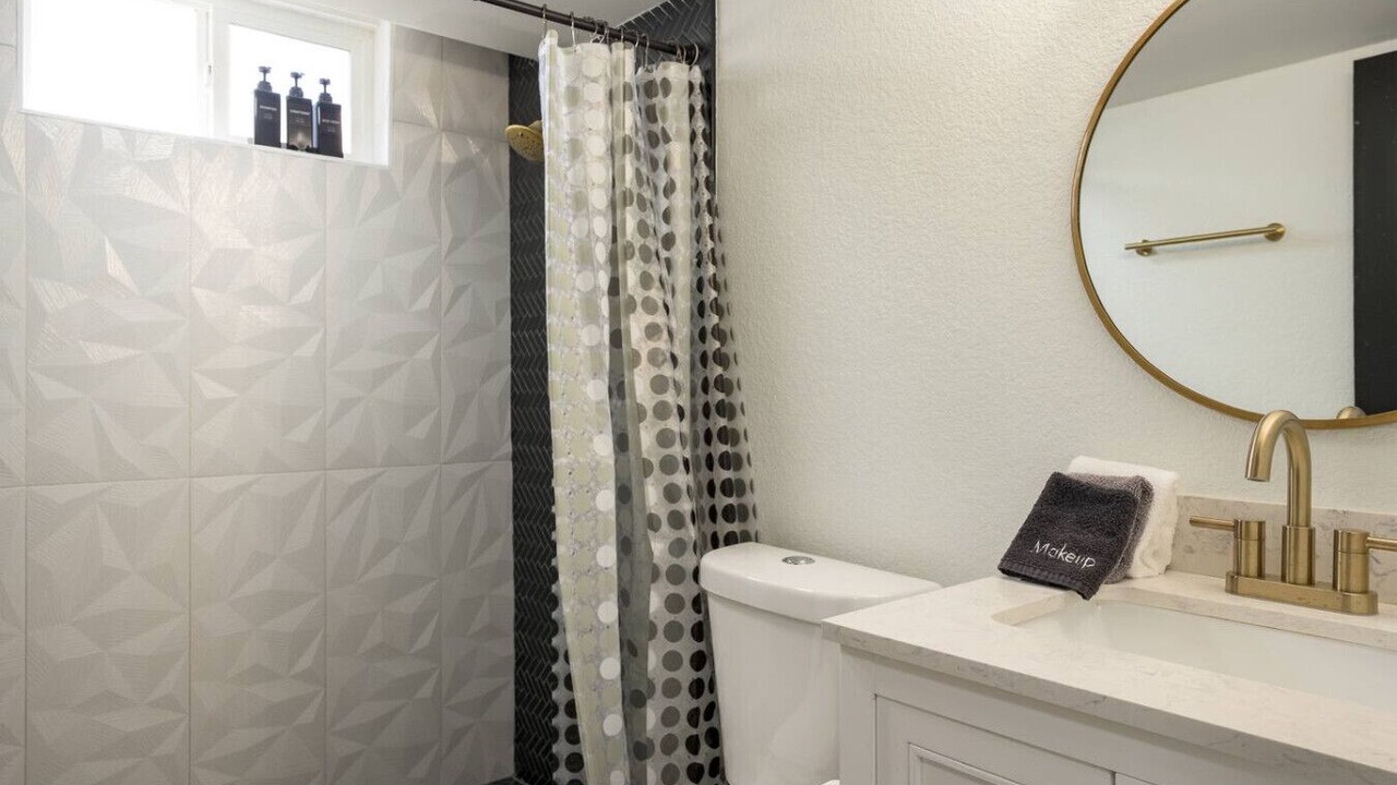 Photo of Bathroom in Dupont