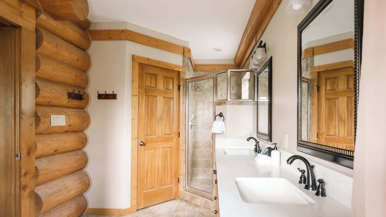 Photo of Bathroom in Three Peaks