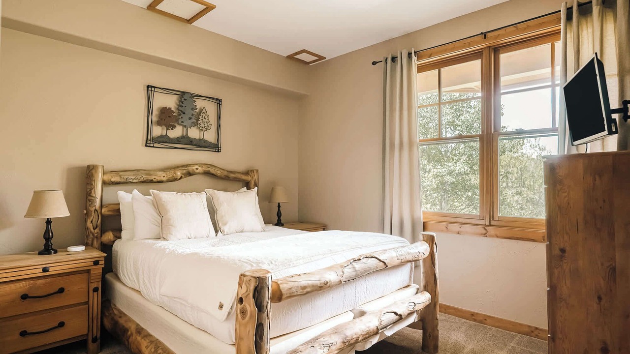 Photo of Bedroom in Three Peaks