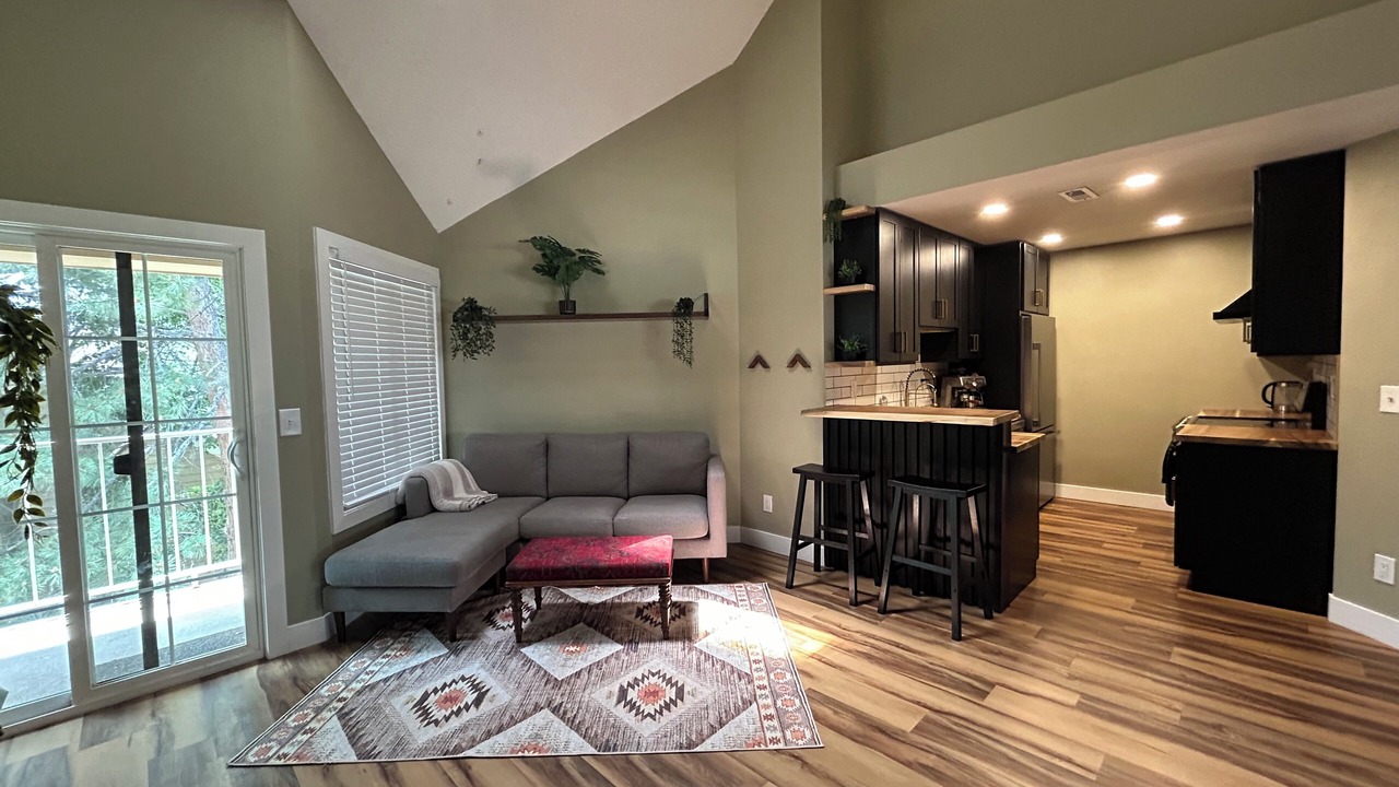 Photo of Livingroom in Gunbarrel