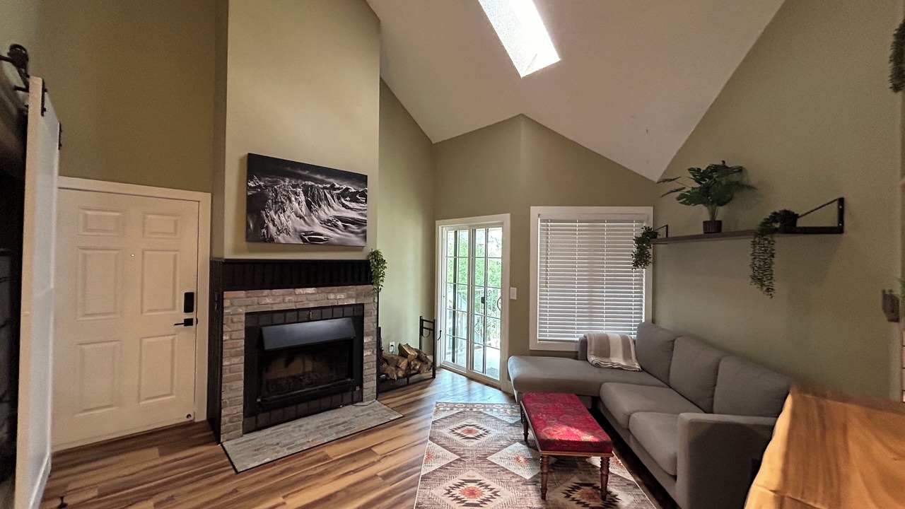 Photo of Livingroom in Gunbarrel