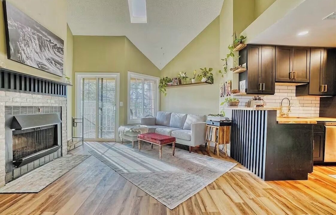 Photo of Livingroom in Gunbarrel