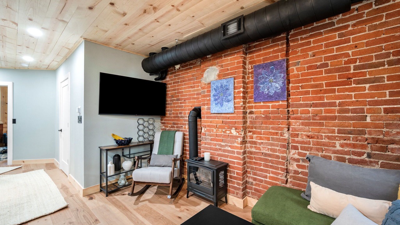 Photo of Livingroom in Five Points
