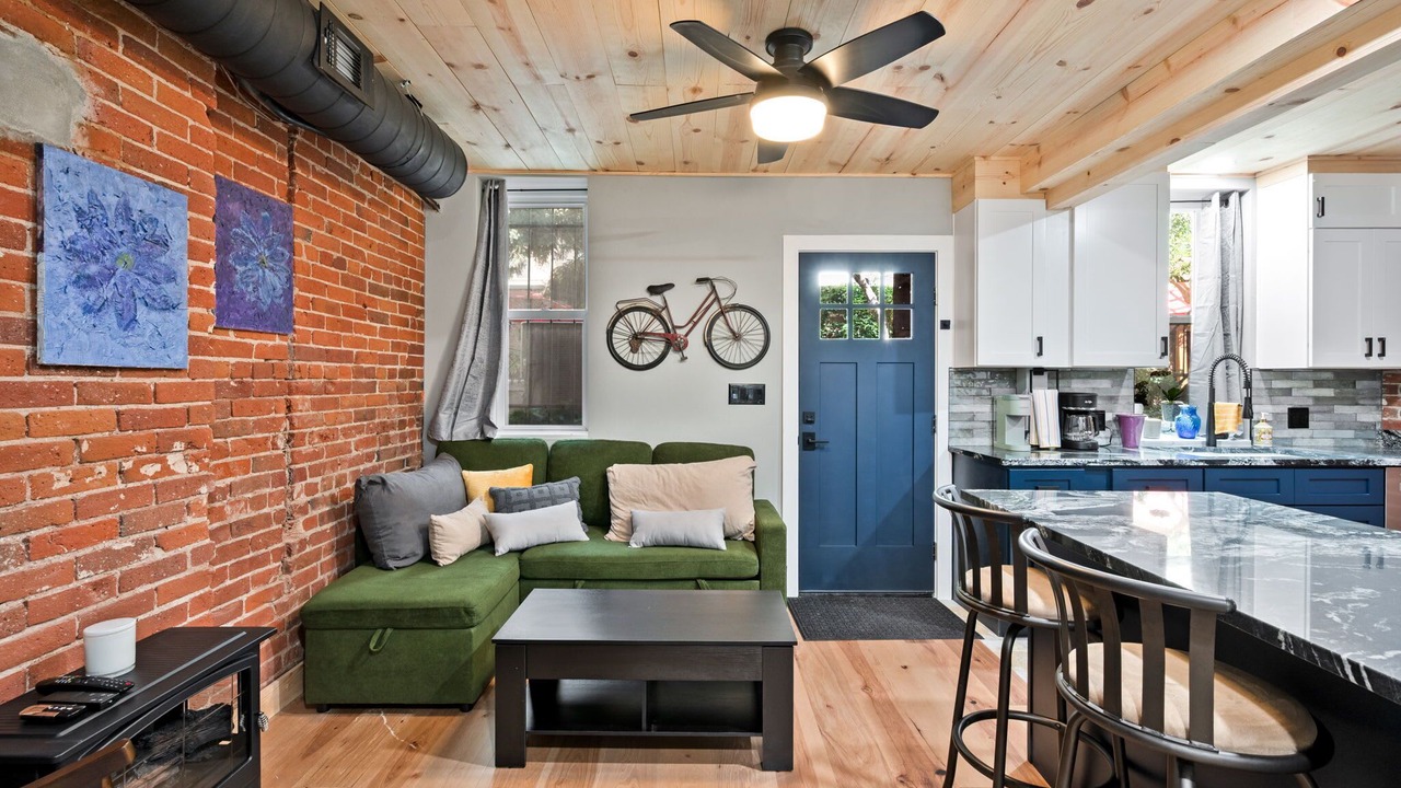 Photo of Livingroom in Five Points