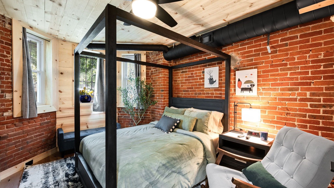 Photo of Bedroom in Five Points