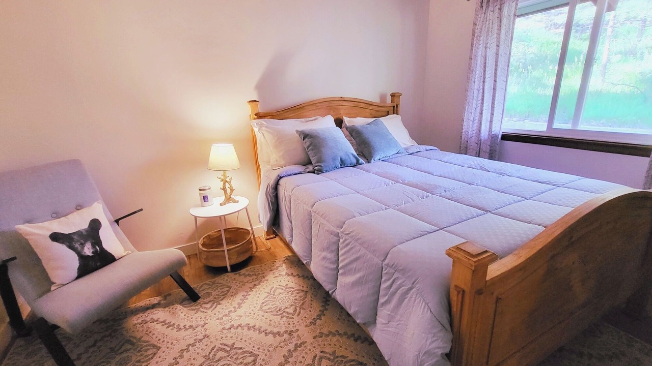 Photo of Bedroom in Drake