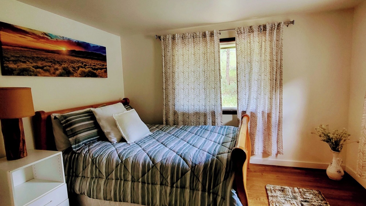 Photo of Bedroom in Drake