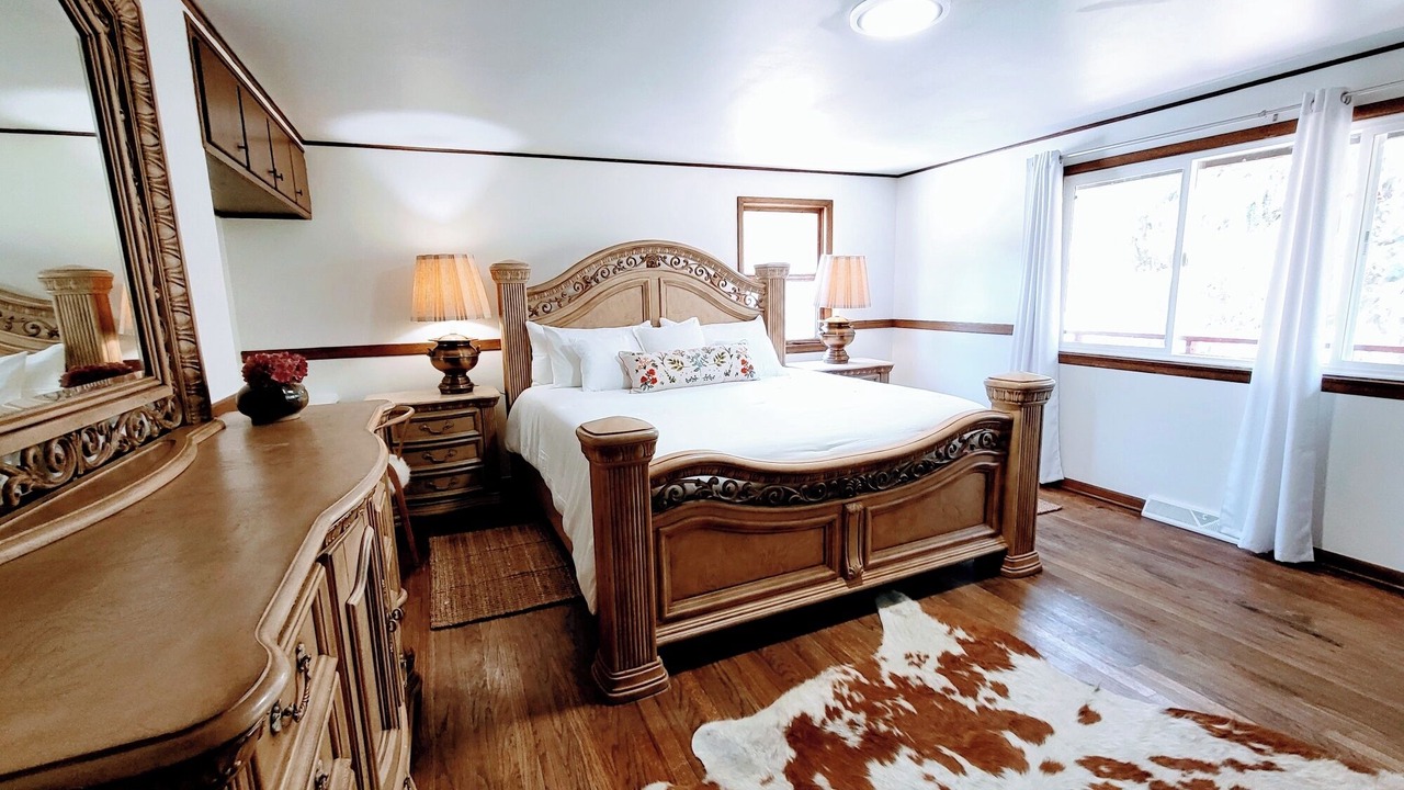 Photo of Bedroom in Drake