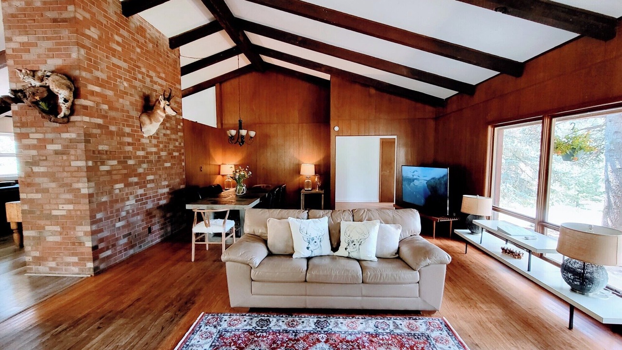 Photo of Livingroom in Drake