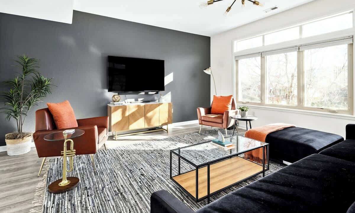 Photo of Livingroom in Pleasant View
