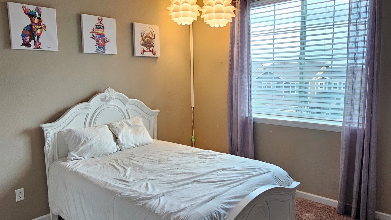 Photo of Bedroom in Aurora