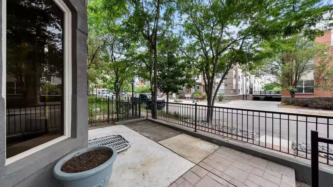 Photo of Outdoor in Uptown