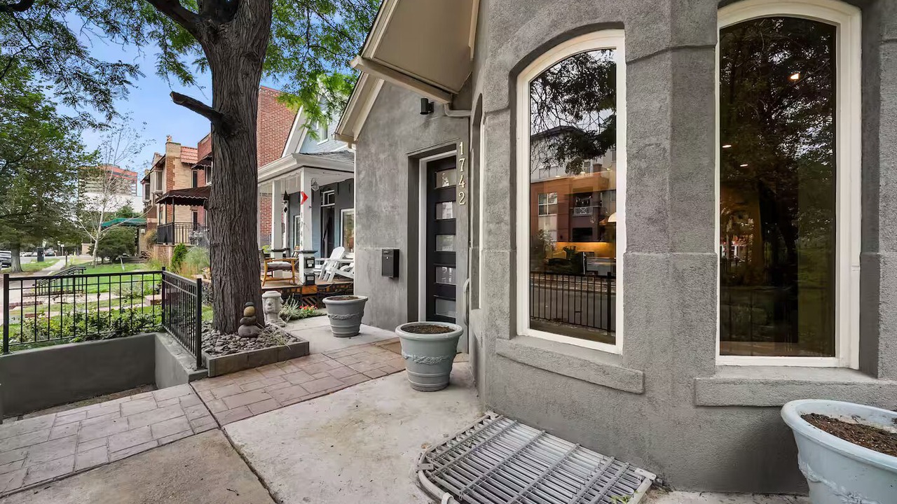 Photo of Outdoor in Uptown