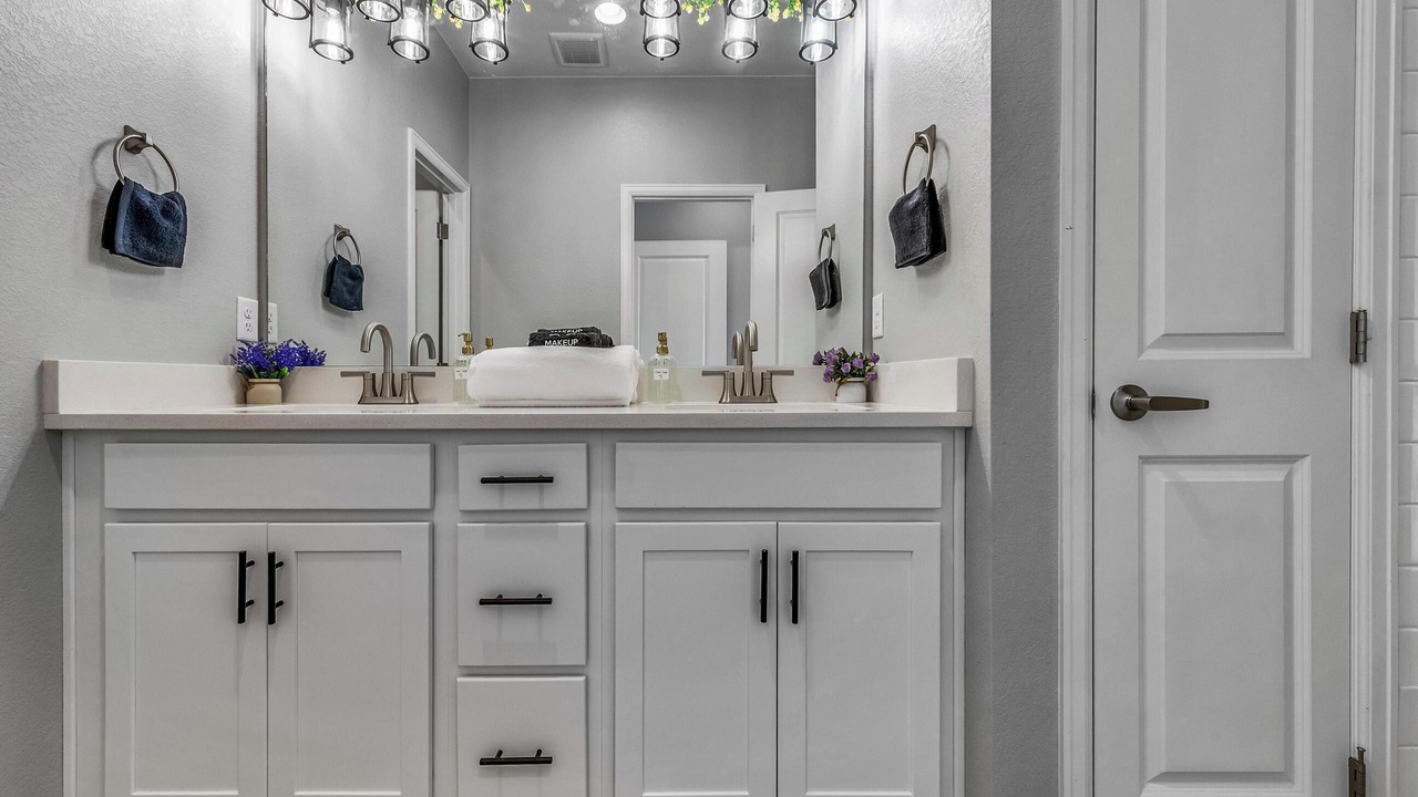 Photo of Bathroom in Dupont