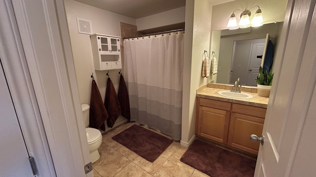 Photo of Bathroom in Dakota Ridge - Northbriar