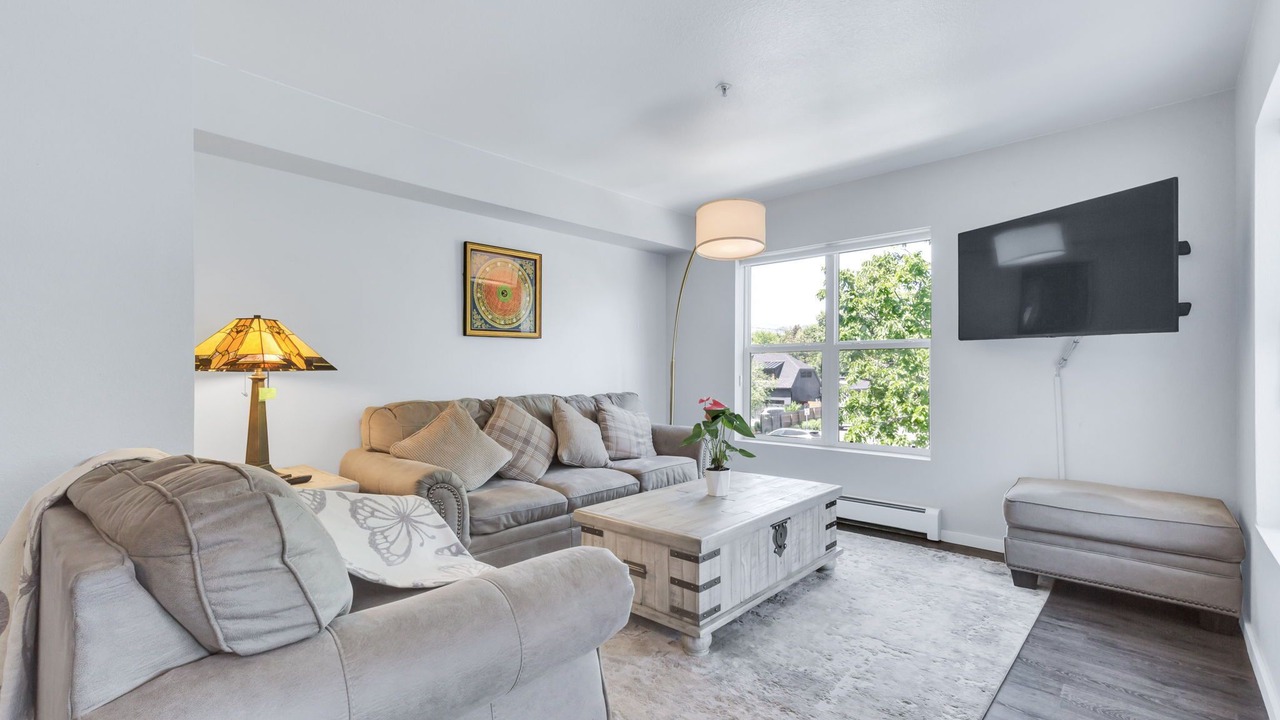 Photo of Livingroom in Glenwood Grove - North Iris