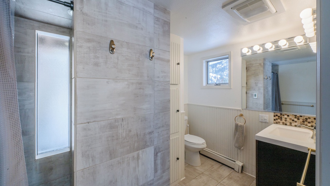 Photo of Bathroom in Golden