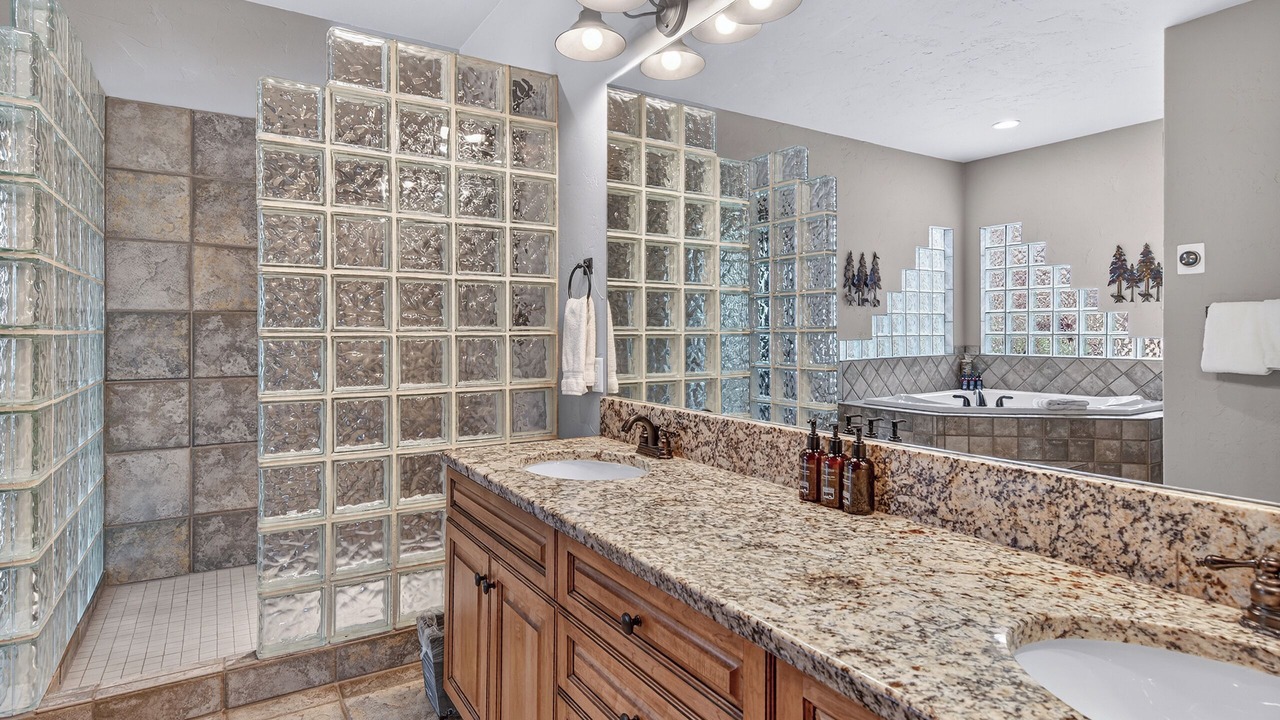 Photo of Bathroom in Boulder Ridge