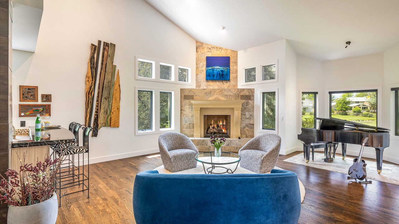 Photo of Livingroom in Gunbarrel