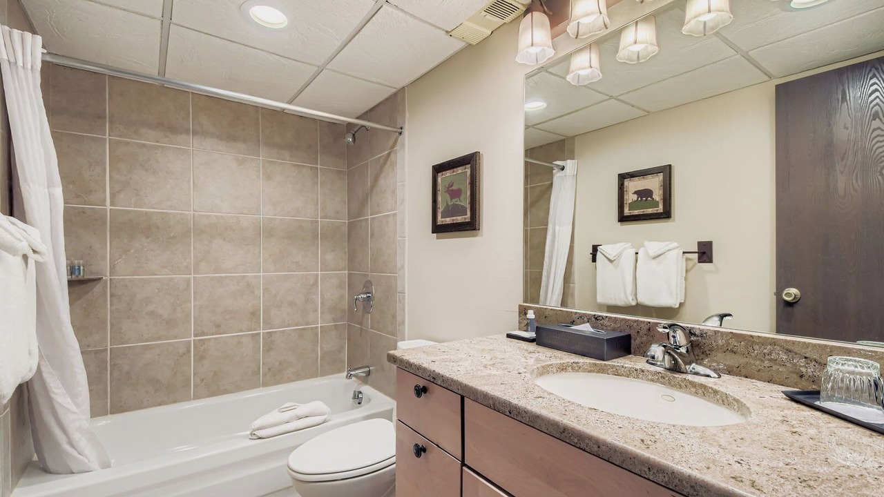 Photo of Bathroom in Peak 9
