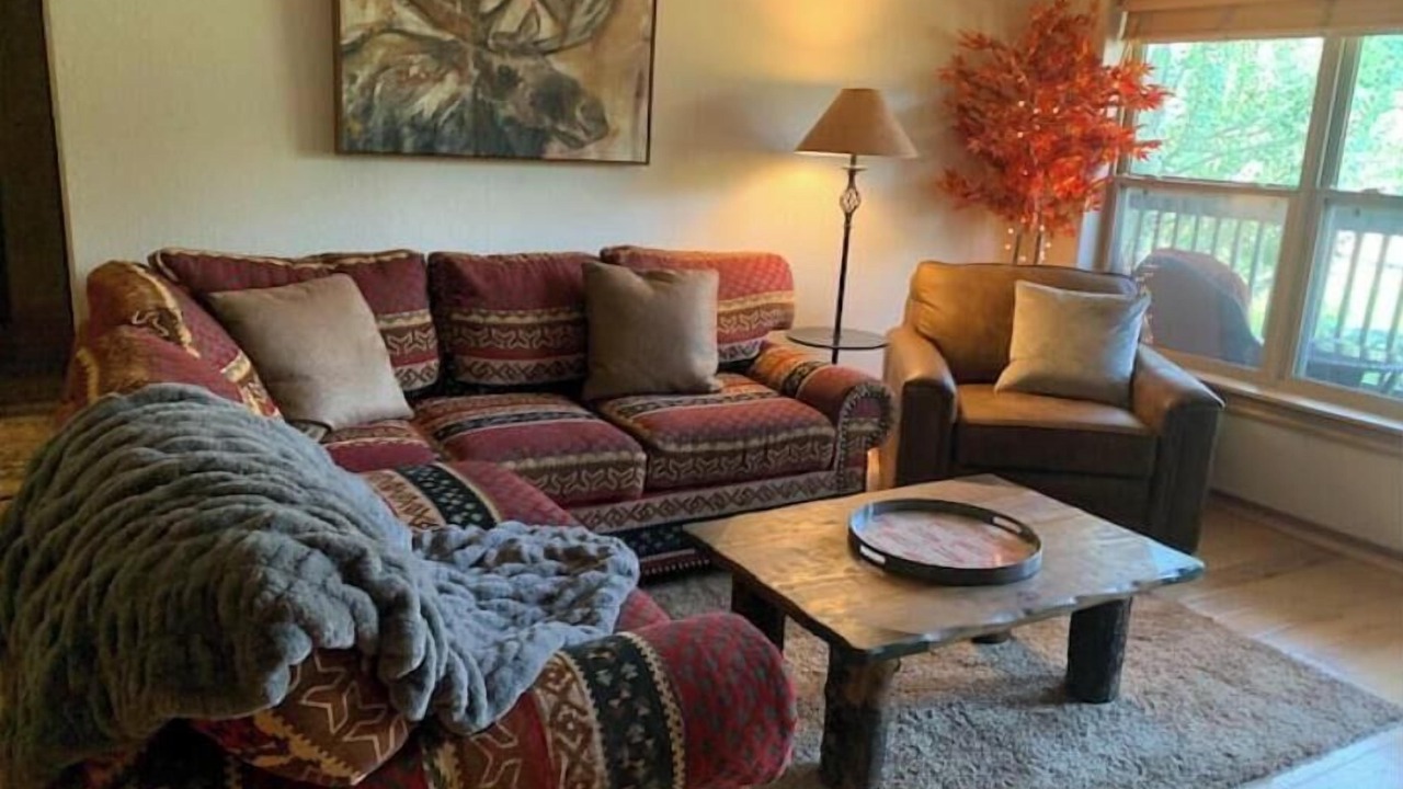 Photo of Livingroom in Edwards