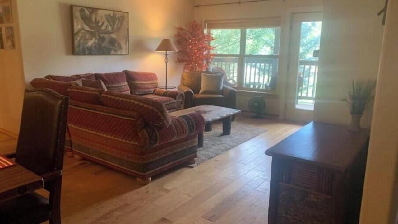 Photo of Livingroom in Edwards