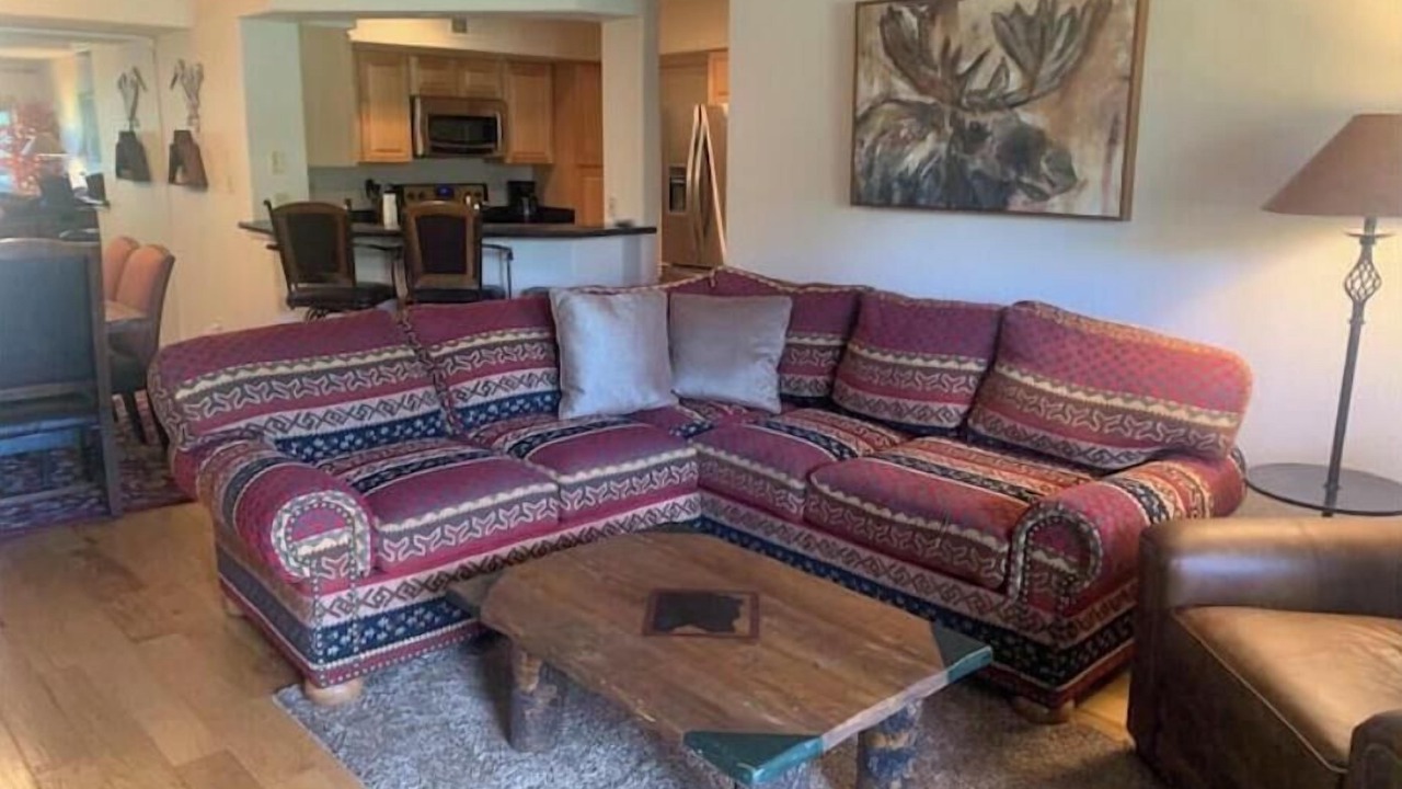 Photo of Livingroom in Edwards
