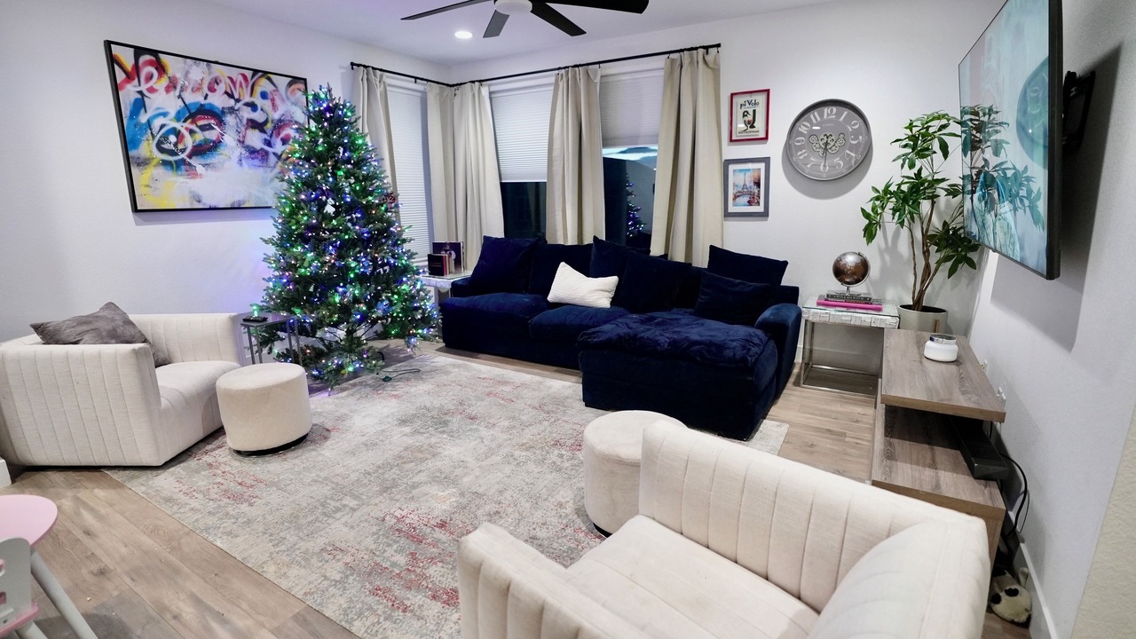 Photo of Livingroom in Aurora