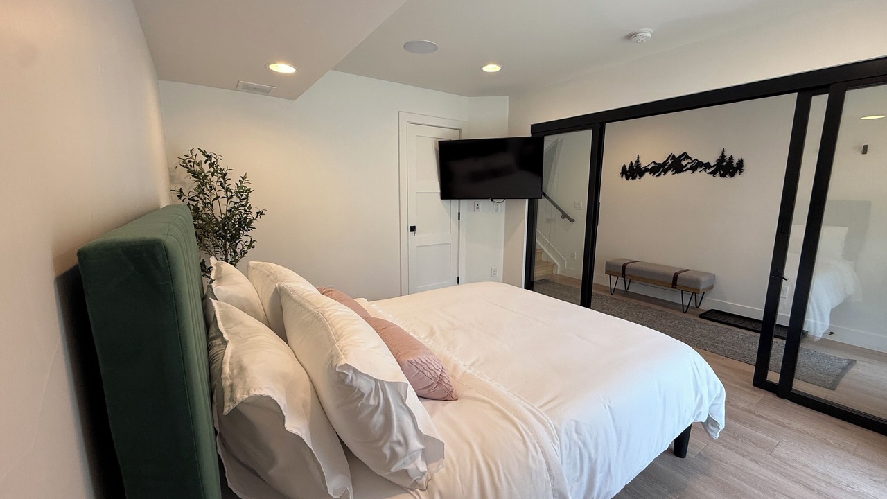Photo of Bedroom in Jefferson Park