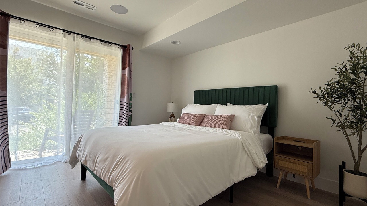 Photo of Bedroom in Jefferson Park