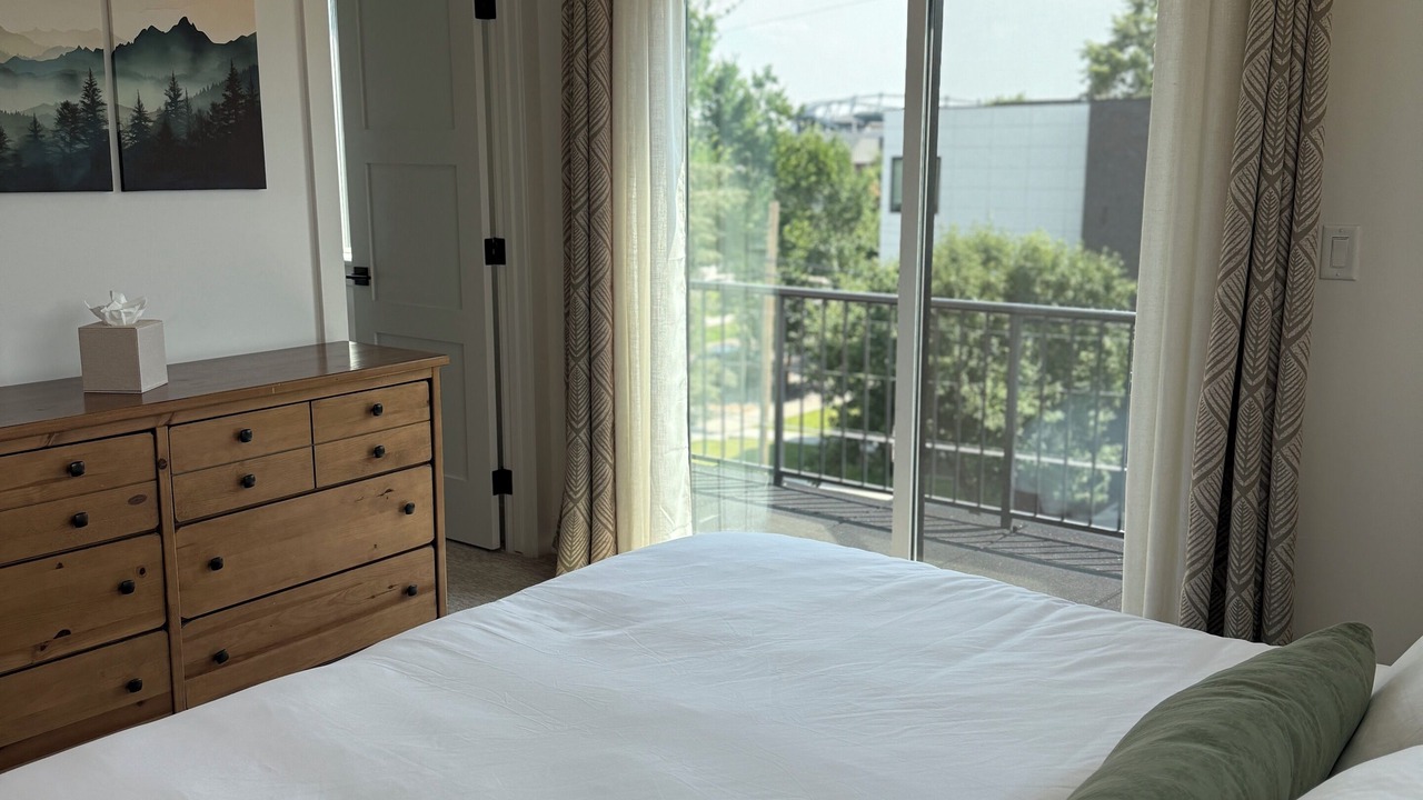 Photo of Bedroom in Jefferson Park