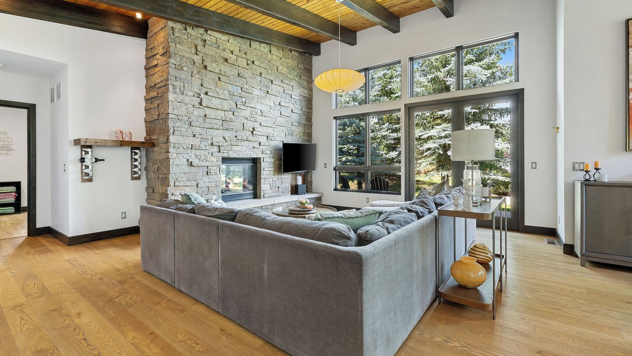 Photo of Livingroom in Edwards