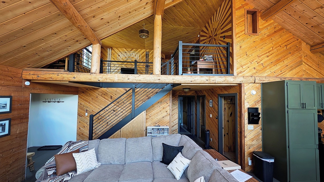 Photo of Livingroom in Pitkin