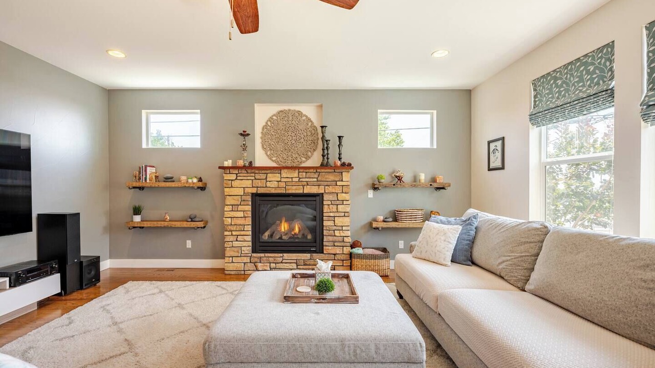 Photo of Livingroom in Lakewood