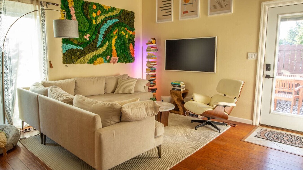 Photo of Livingroom in Glenwood Grove - North Iris