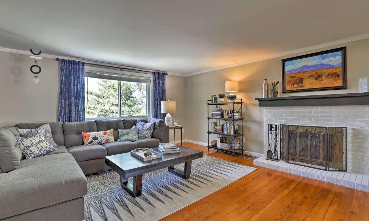 Photo of Livingroom in Foothills