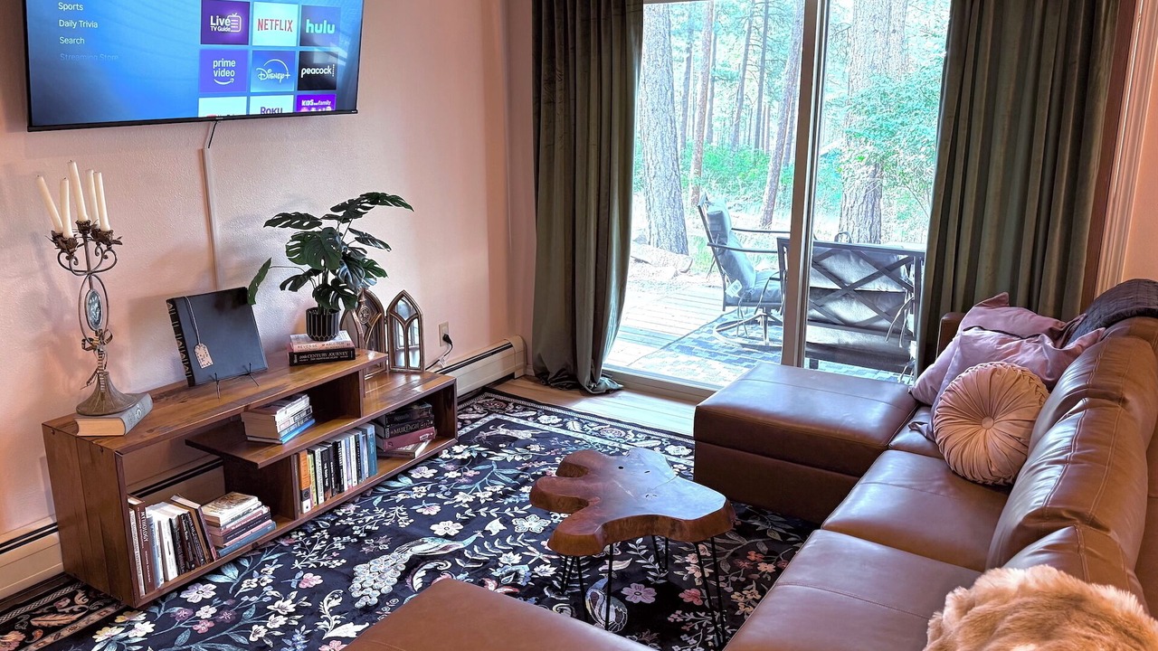 Photo of Livingroom in Forest Lakes