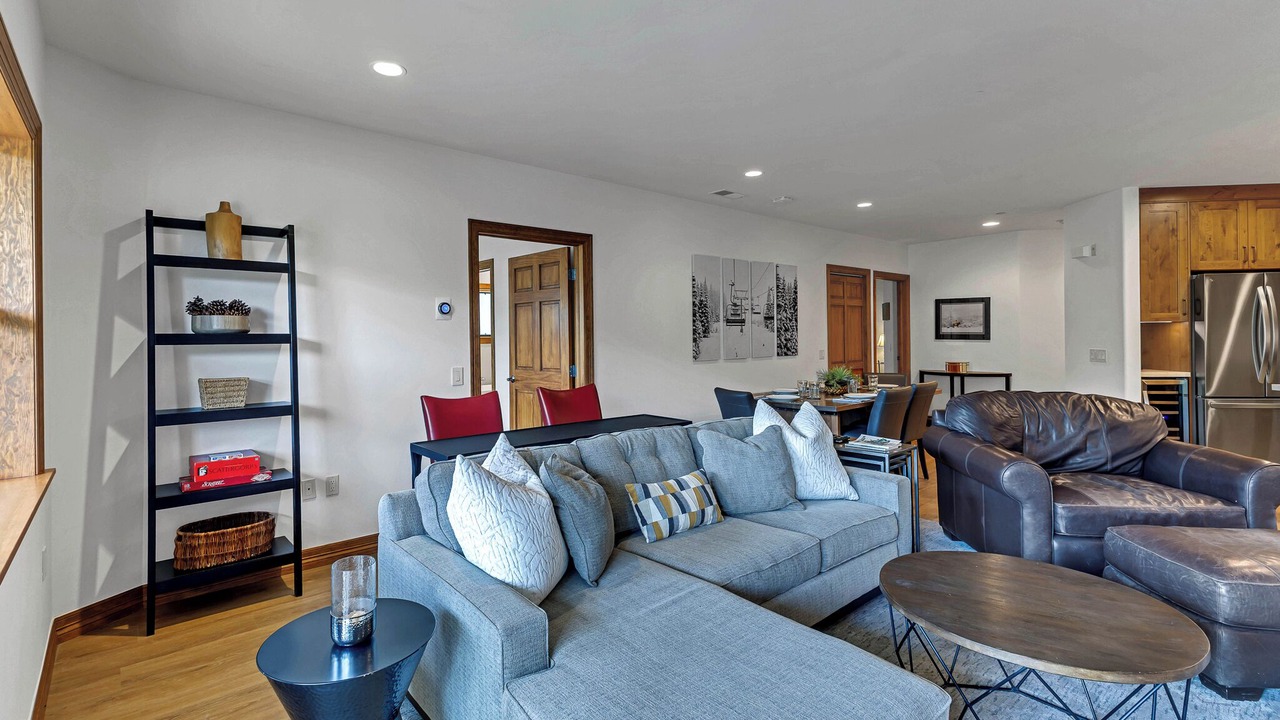 Photo of Livingroom in Edwards