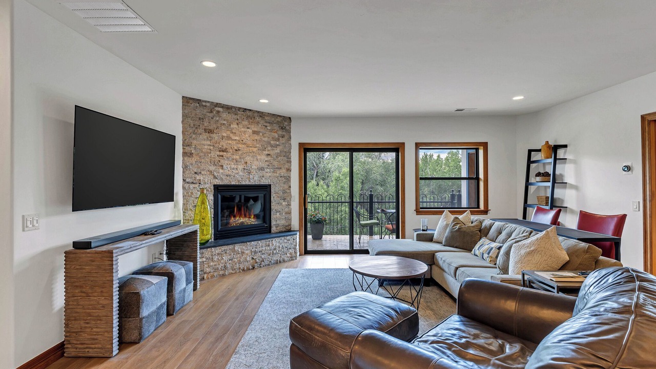 Photo of Livingroom in Edwards