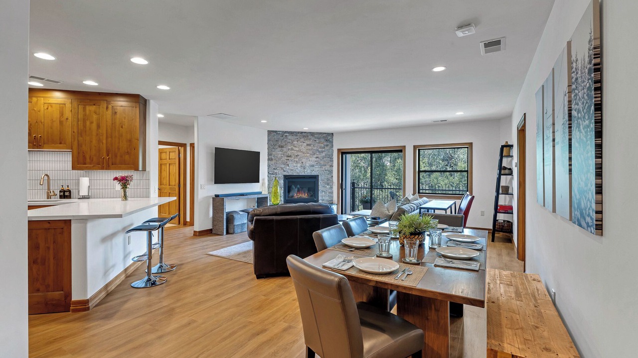 Photo of Livingroom in Edwards